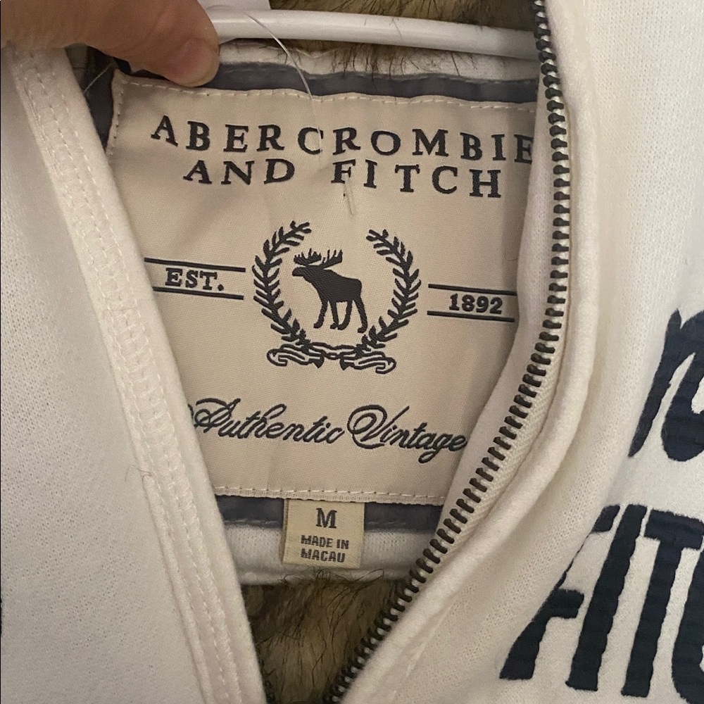Abercrombie & Fitch Cream Hooded Puffer Jacket with Faux-Fur Trim - Picture 3 of 4